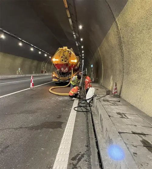 灵寿隧道排水渠清淤